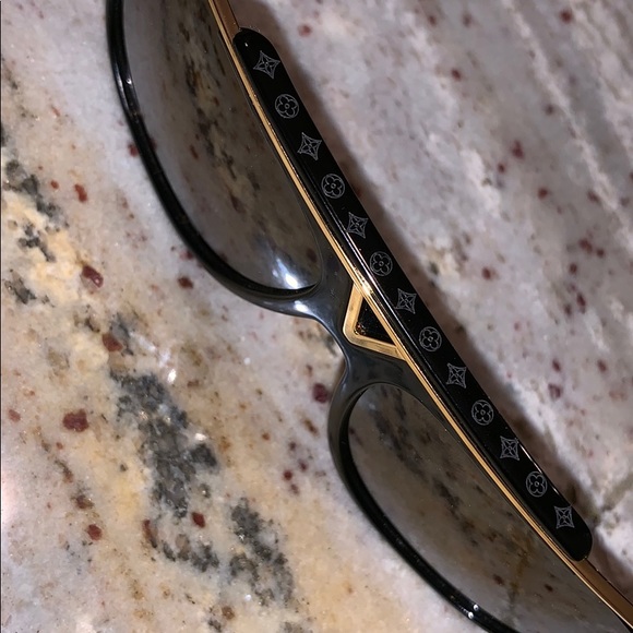 Louis Vuitton Sunglasses - Picture 2 of 4